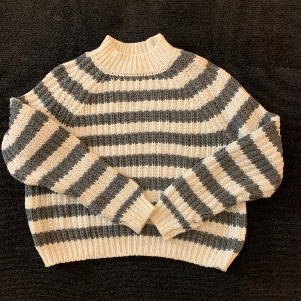 Ivy + Main Sweater Womens White Gray Striped Crewneck Knit Pullover Size Small